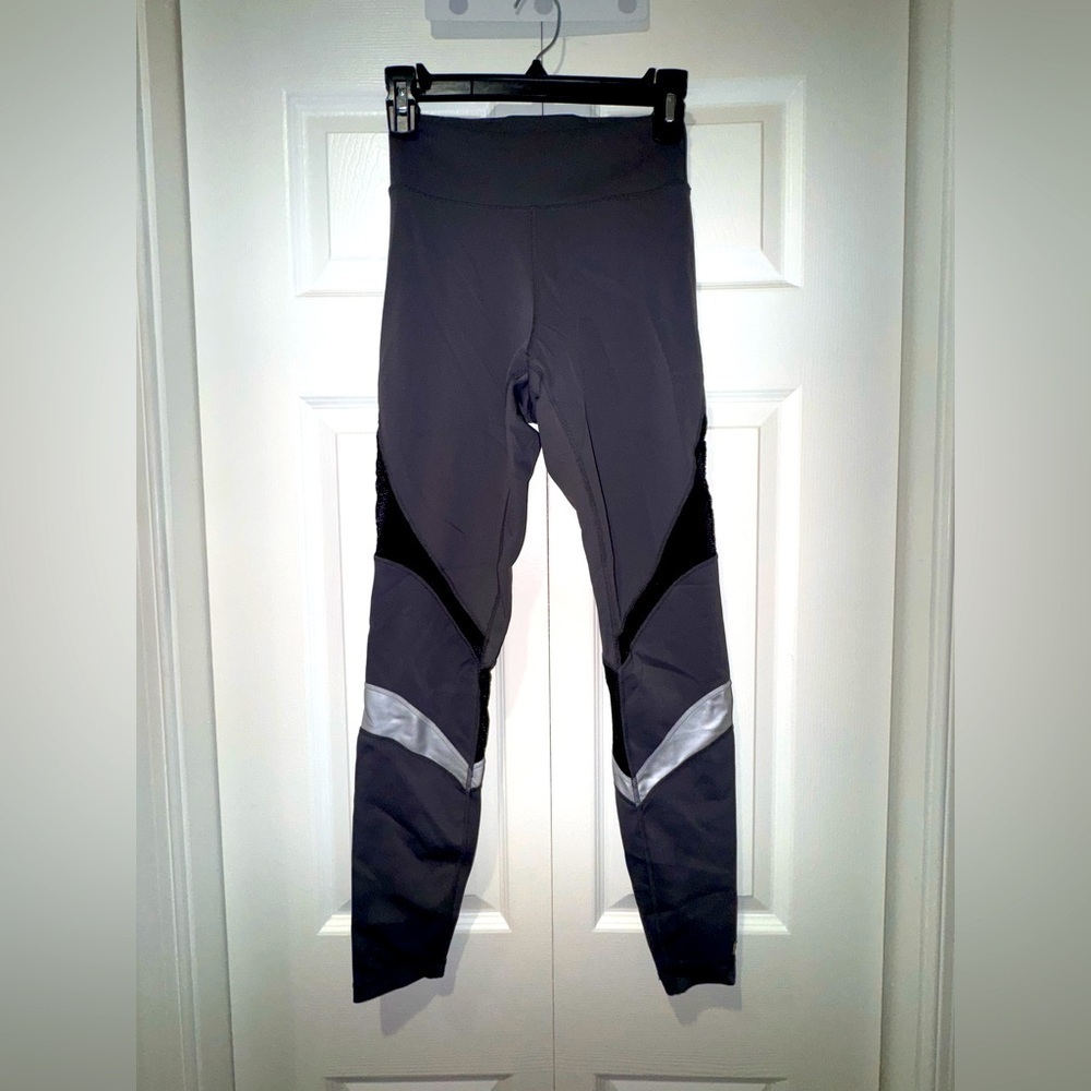 Au Rum Gray And Black Leggings With Grey Stripes Size Xs. Guc